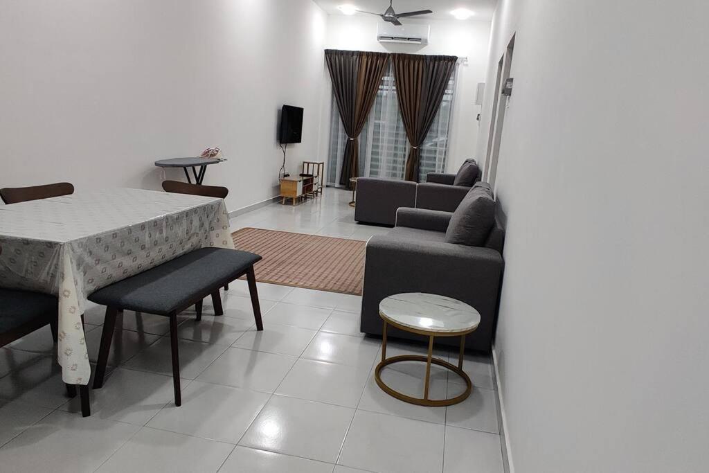 AKASIA Homestay Segamat - Housity