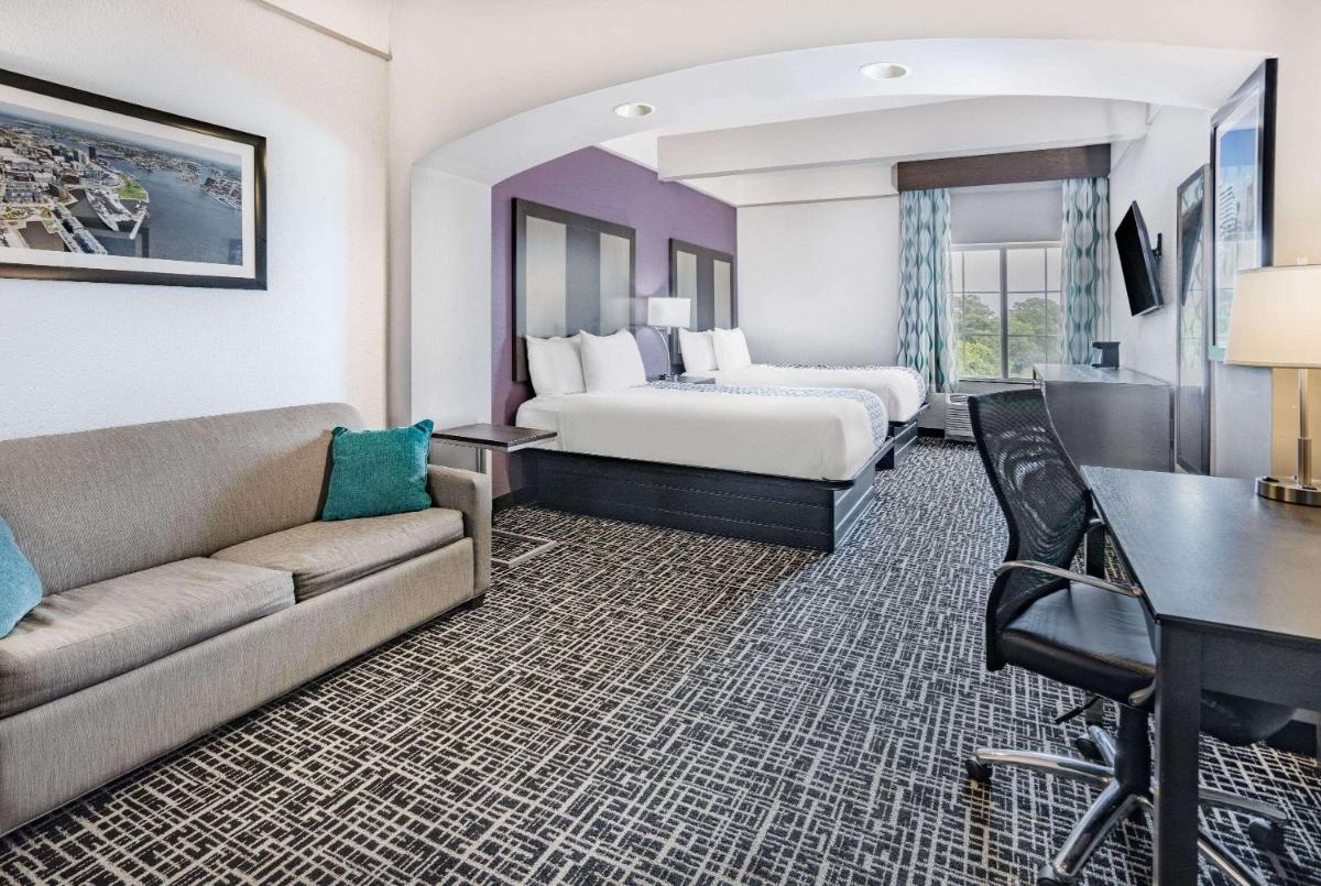 La Quinta Inn & Suites by Wyndham Norfolk - Housity