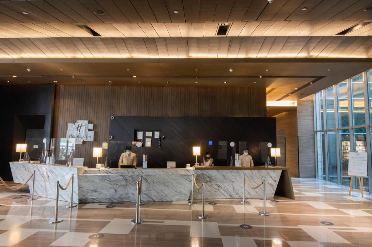 a lobby with a bar in the middle of a building at Holiday Inn New Delhi Aerocity by IHG in New Delhi