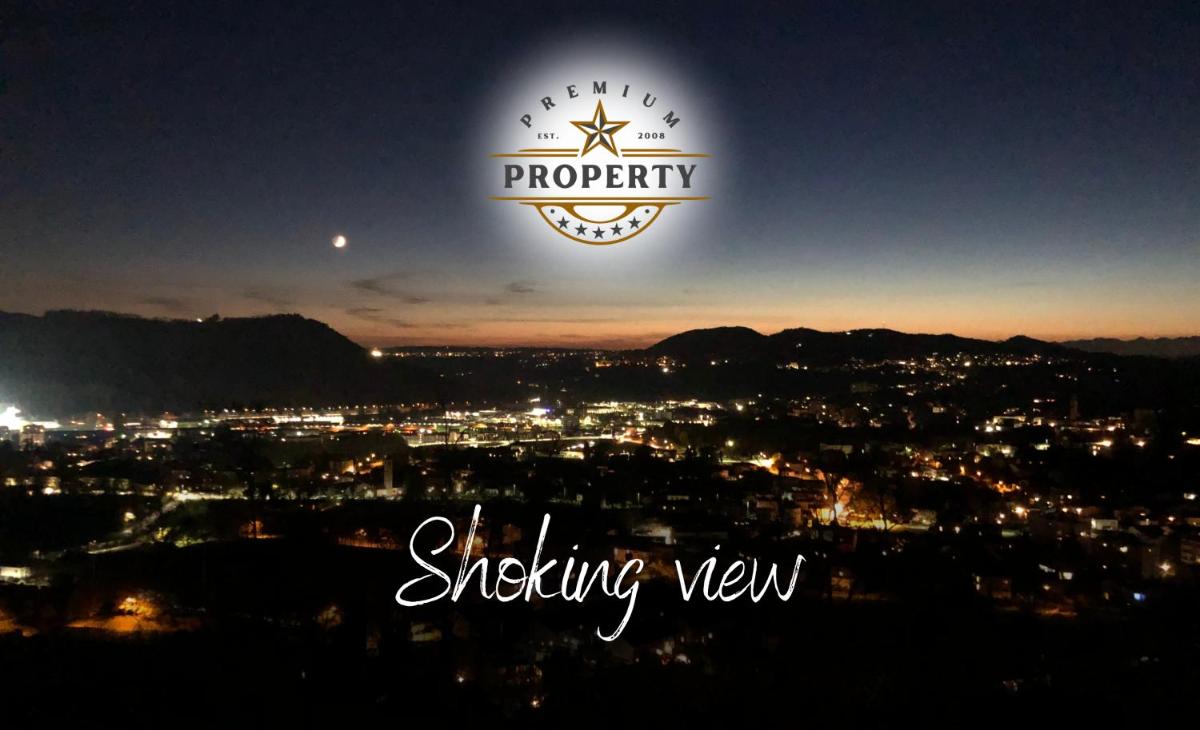 Magnificent SUNSTONE HOUSE, private parking, BBQ area, kids toys, near Como lake I Villa dei Leoni - Housity