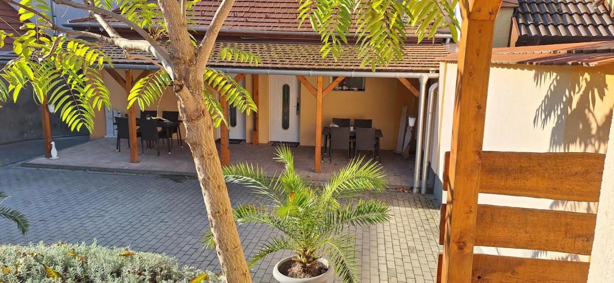 Paradise Apartmanház - Housity