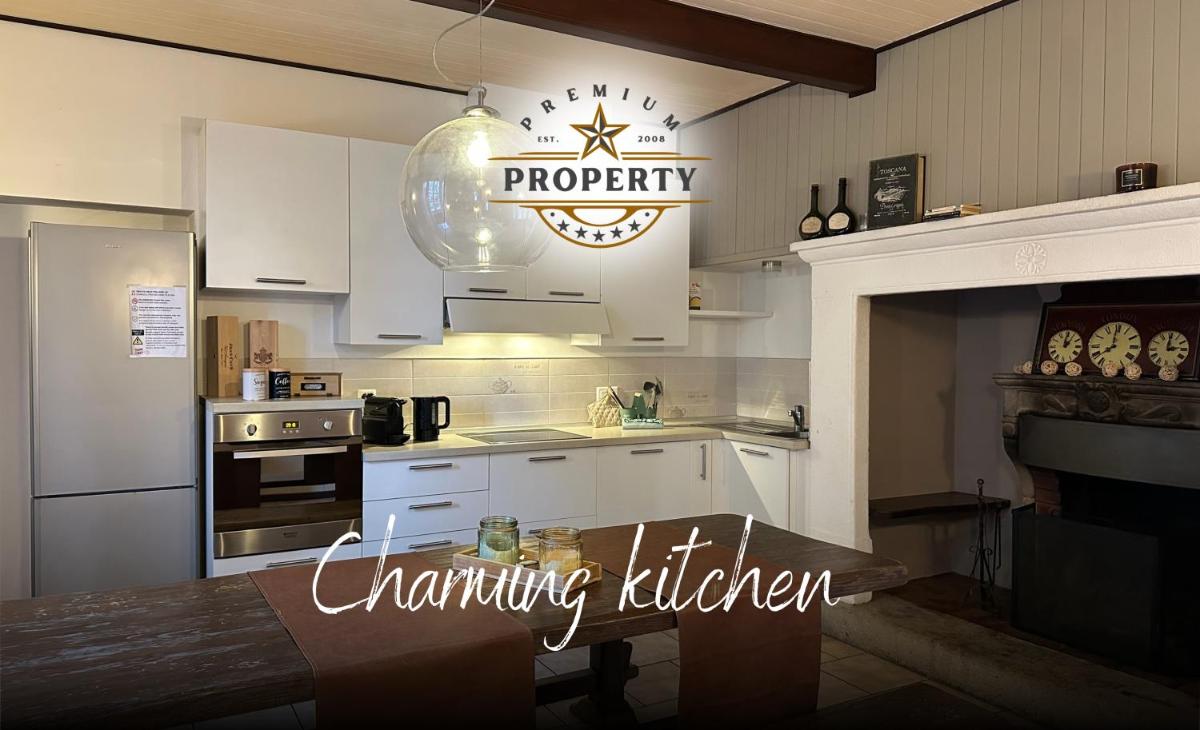 Magnificent SUNSTONE HOUSE, private parking, BBQ area, kids toys, near Como lake I Villa dei Leoni - Housity
