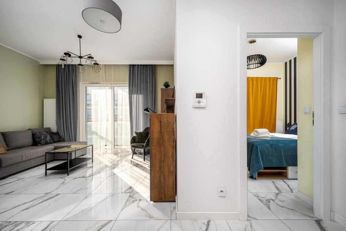 Prymasa Tysiąclecia 83A Separate Bedroom Free Garage By Perfect Apart 634 - Housity