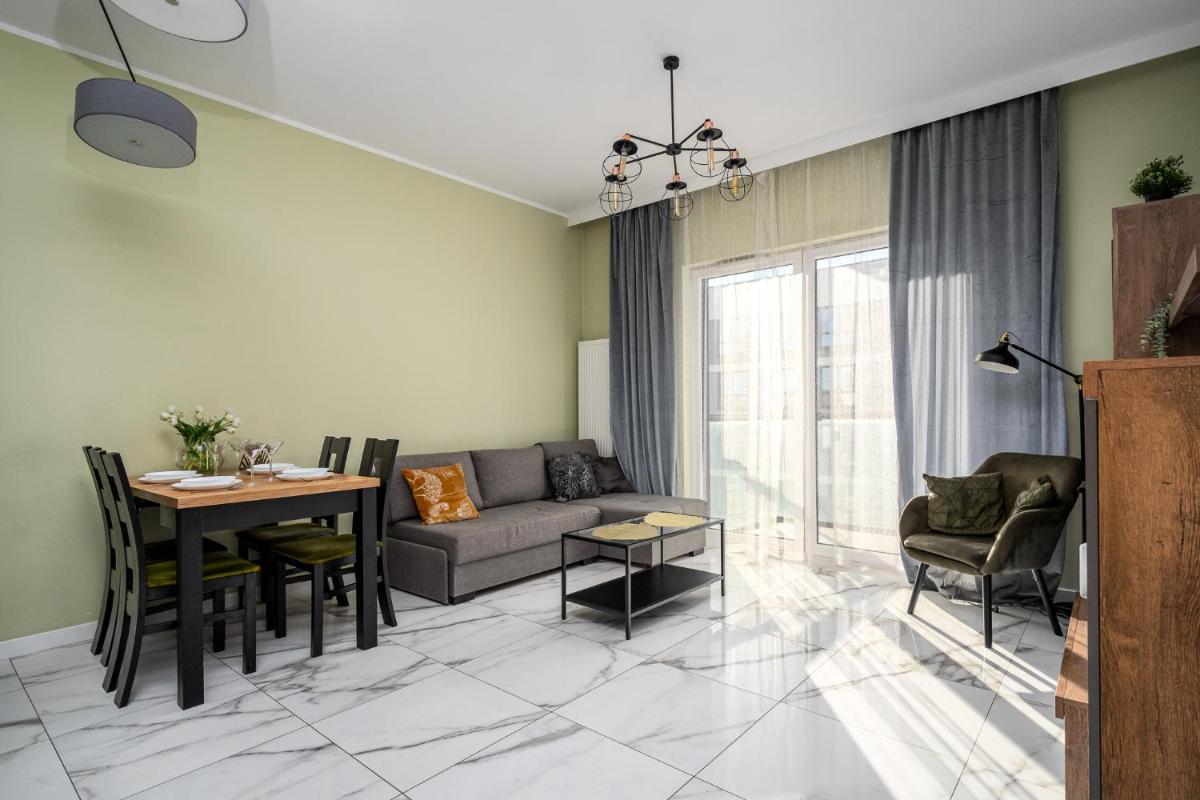 Prymasa Tysiąclecia 83A Separate Bedroom Free Garage By Perfect Apart 634 - Housity