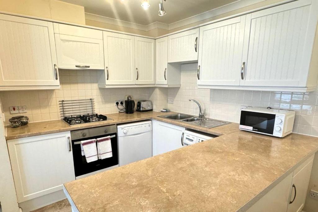 Osborne House - one bedroom ground floor apartment with parking - Housity