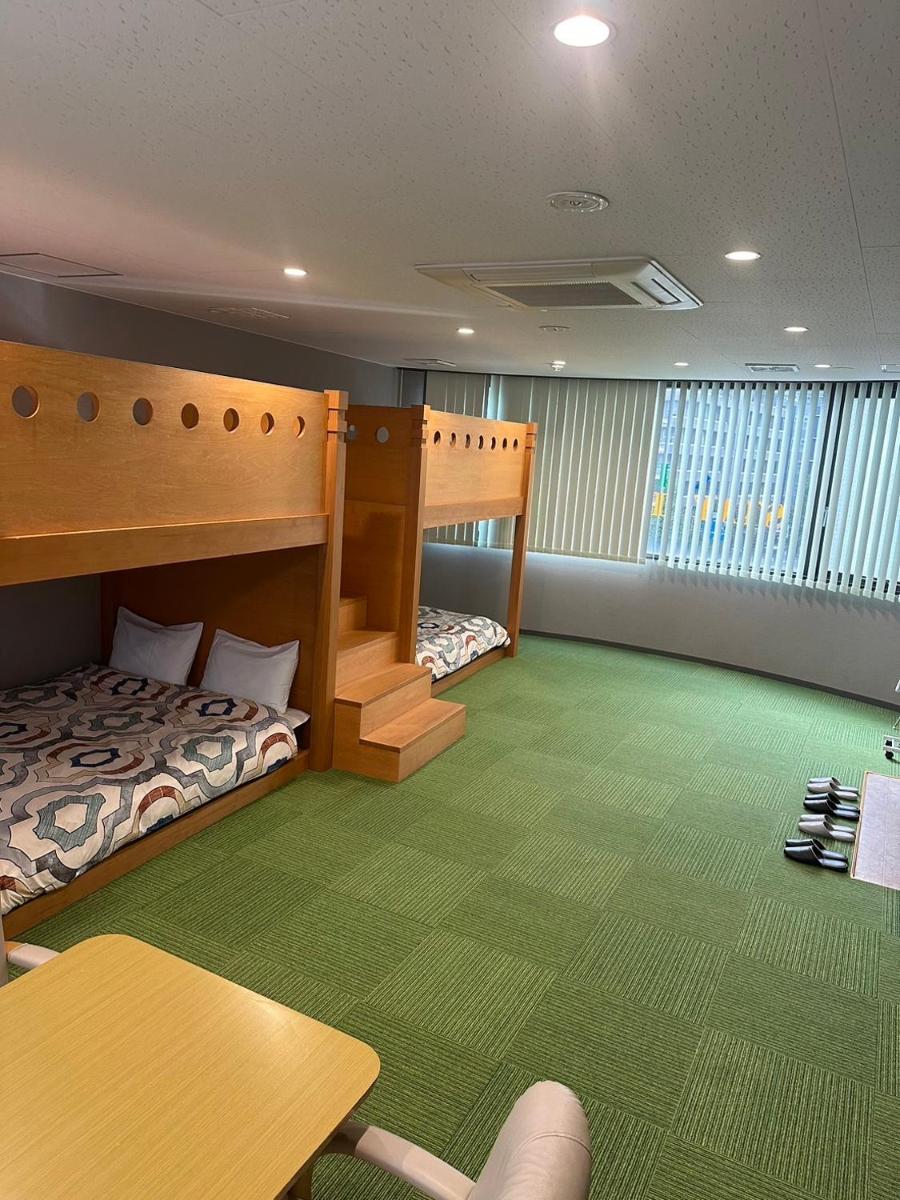 kdy ｽﾃｲﾊｳｽ 2段ベットの広い客室みんな一緒に泊まれる - Housity
