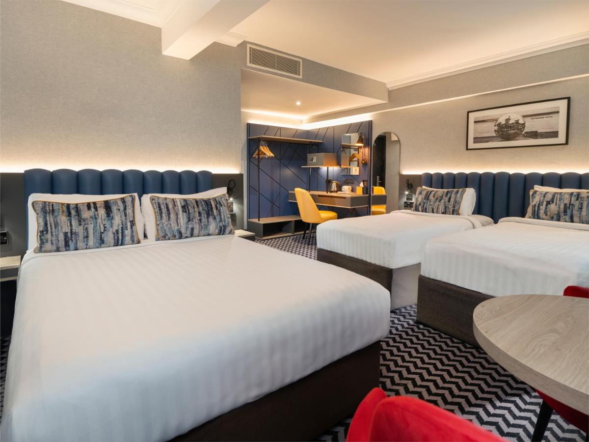 Academy Plaza Hotel - Housity