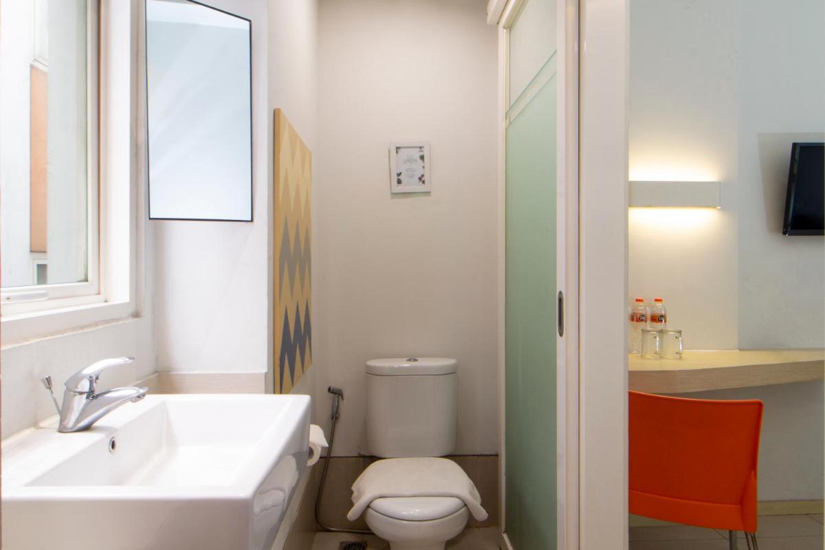 Cleo Hotel Jemursari Surabaya - Housity