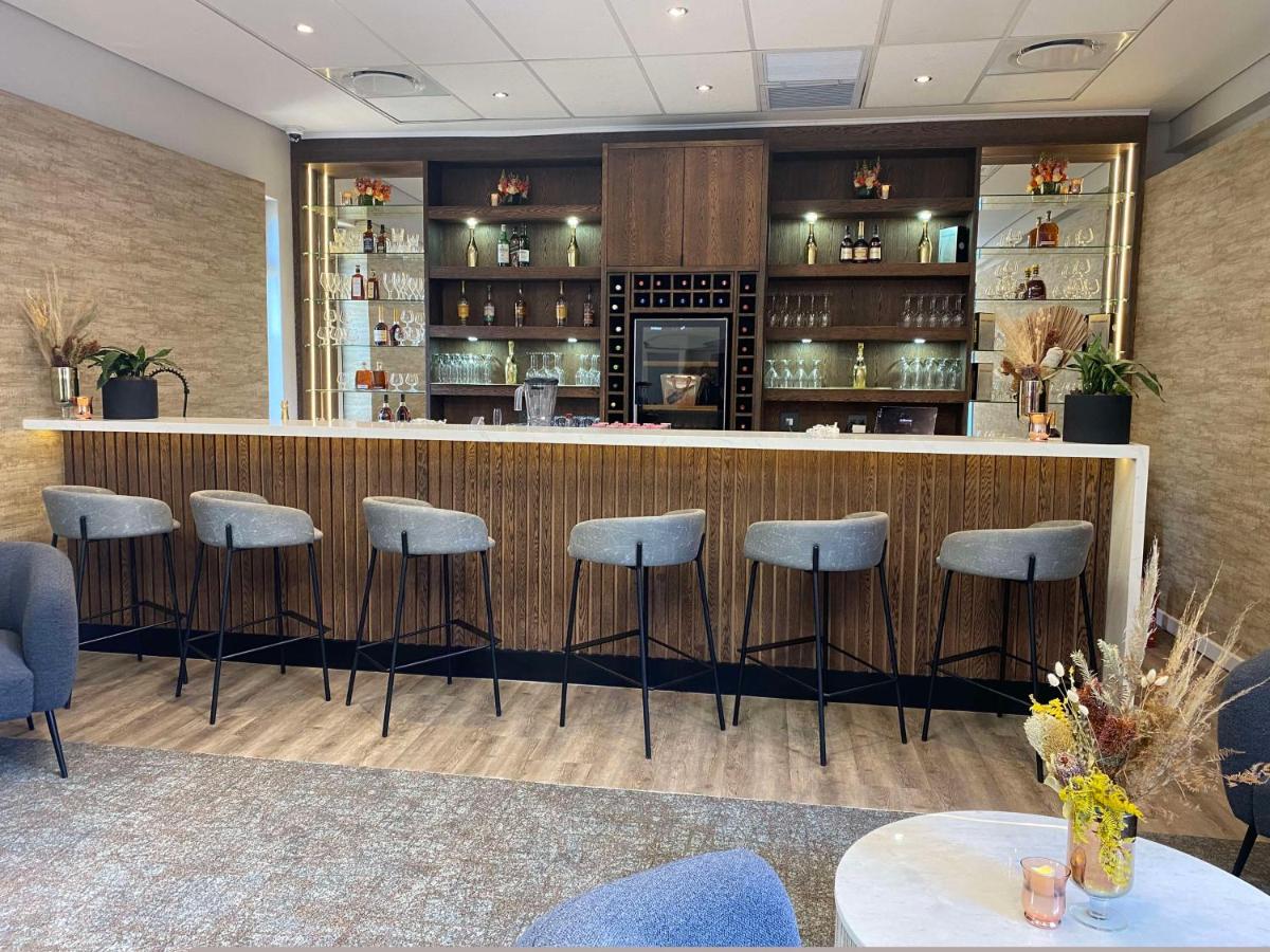 Radisson Hotel and Convention Centre OR Tambo Airport - Housity