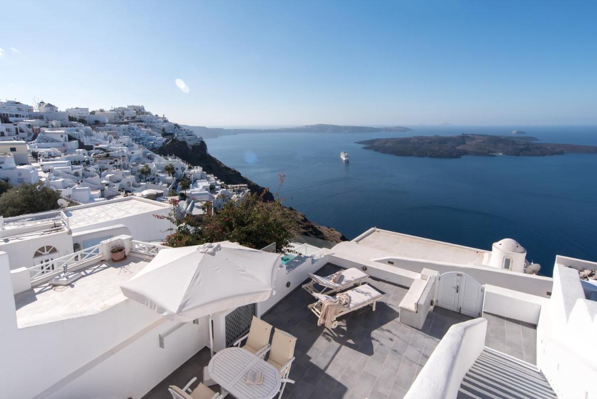 Karpimo Horizon - Caldera View with private hot tub - Housity