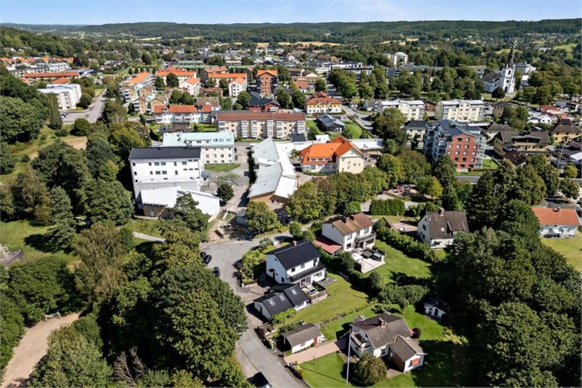 Kinna Central Town Villa - Housity