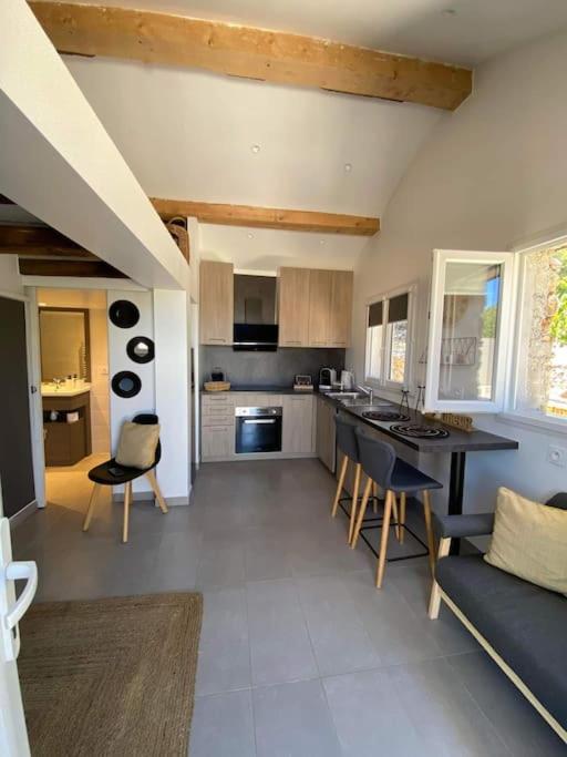 L'Antre deux Pierres, romantisme, jacuzzi extérieur, plateau dinatoire - Housity