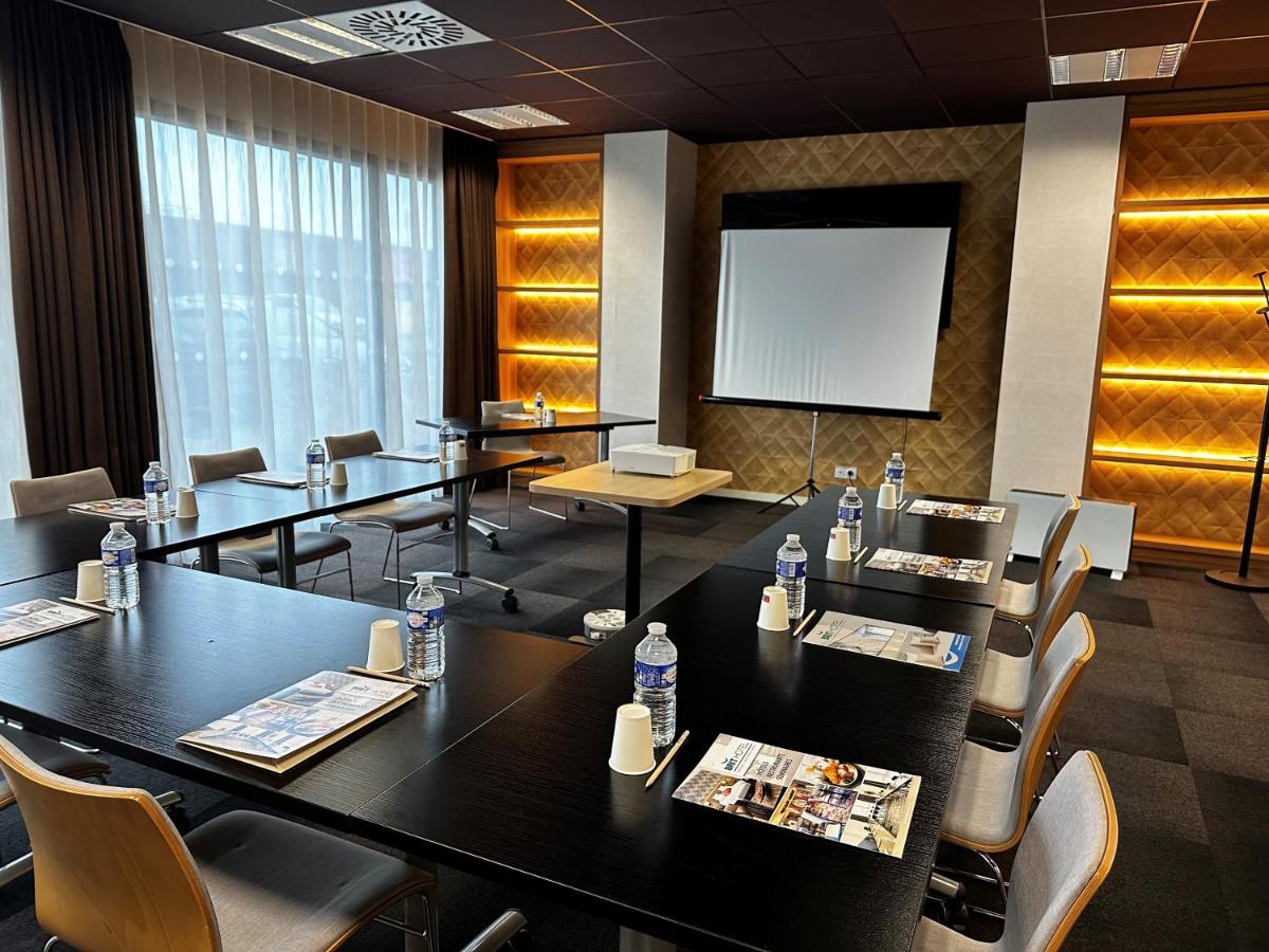 Espace de conférence ou salle de réunion dans l'établissement Brit Hotel & Spa Saint Brieuc Plérin