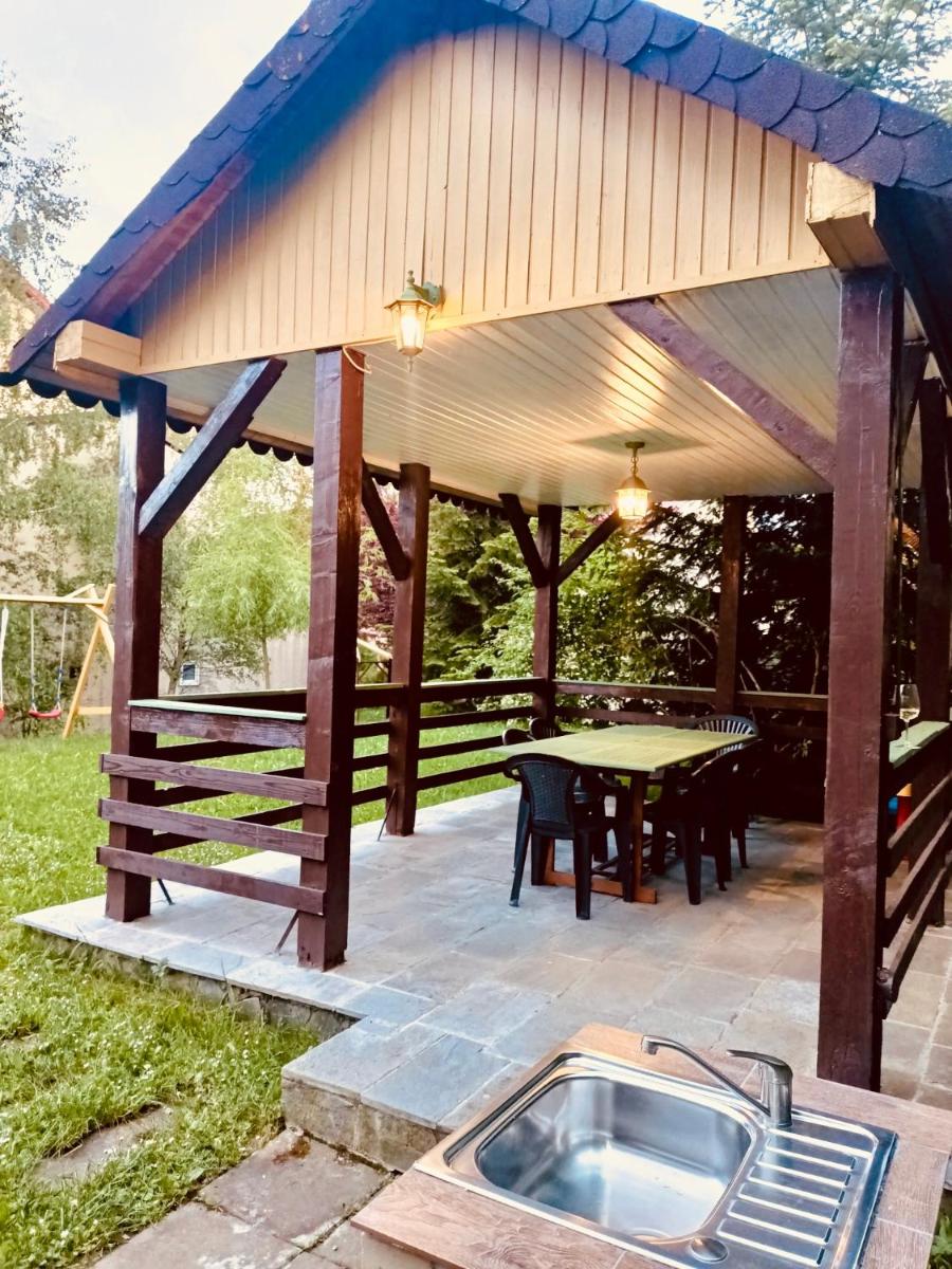 Cheerful 4-bedroom & kids friendly home - Housity
