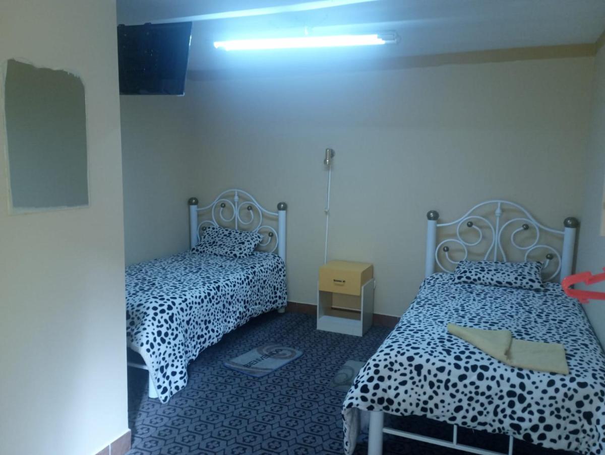 Hostal La Realeza - Housity