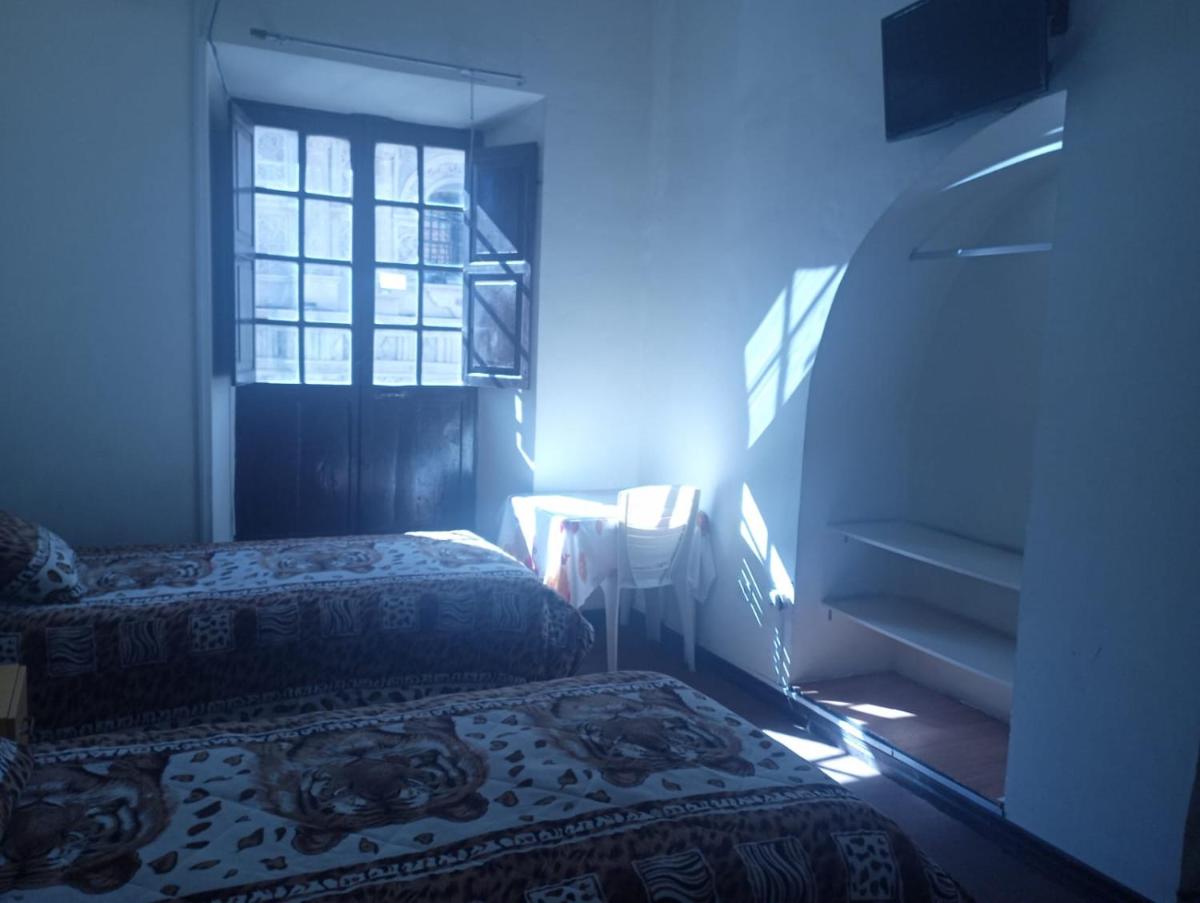 Hostal La Realeza - Housity