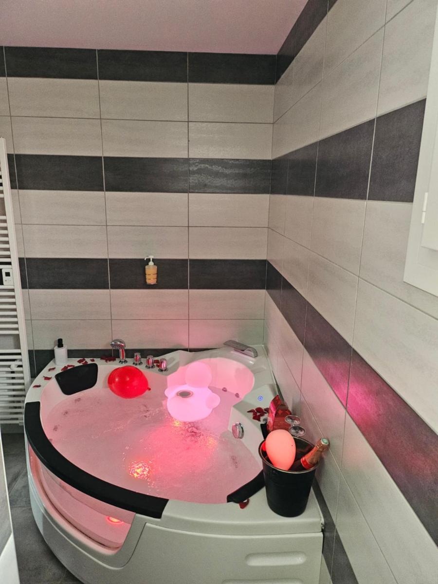 Magnifique maison avec baignoire balnéo - Housity