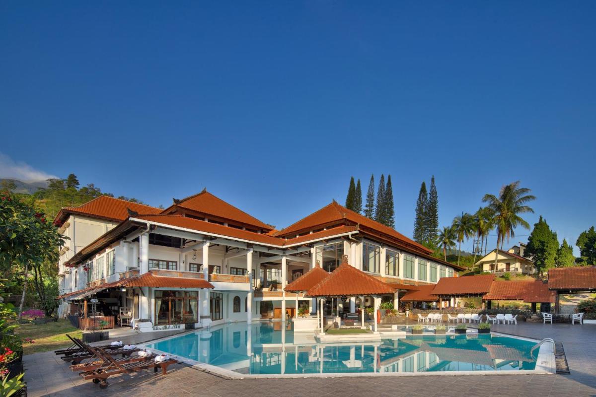 Royal Hotel and Villas Trawas - Housity