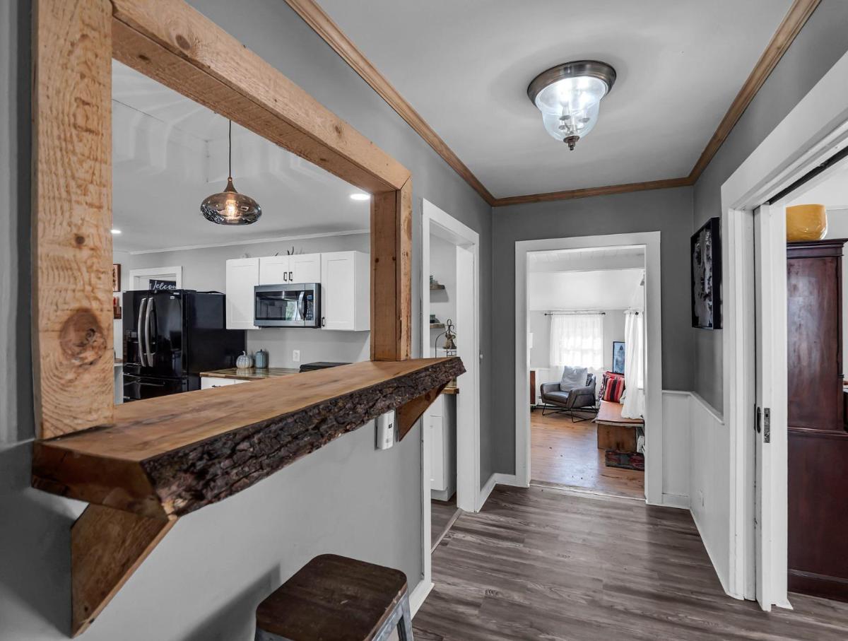 The Kelly House - 4 BR Historic Lodge - Downtown - Housity