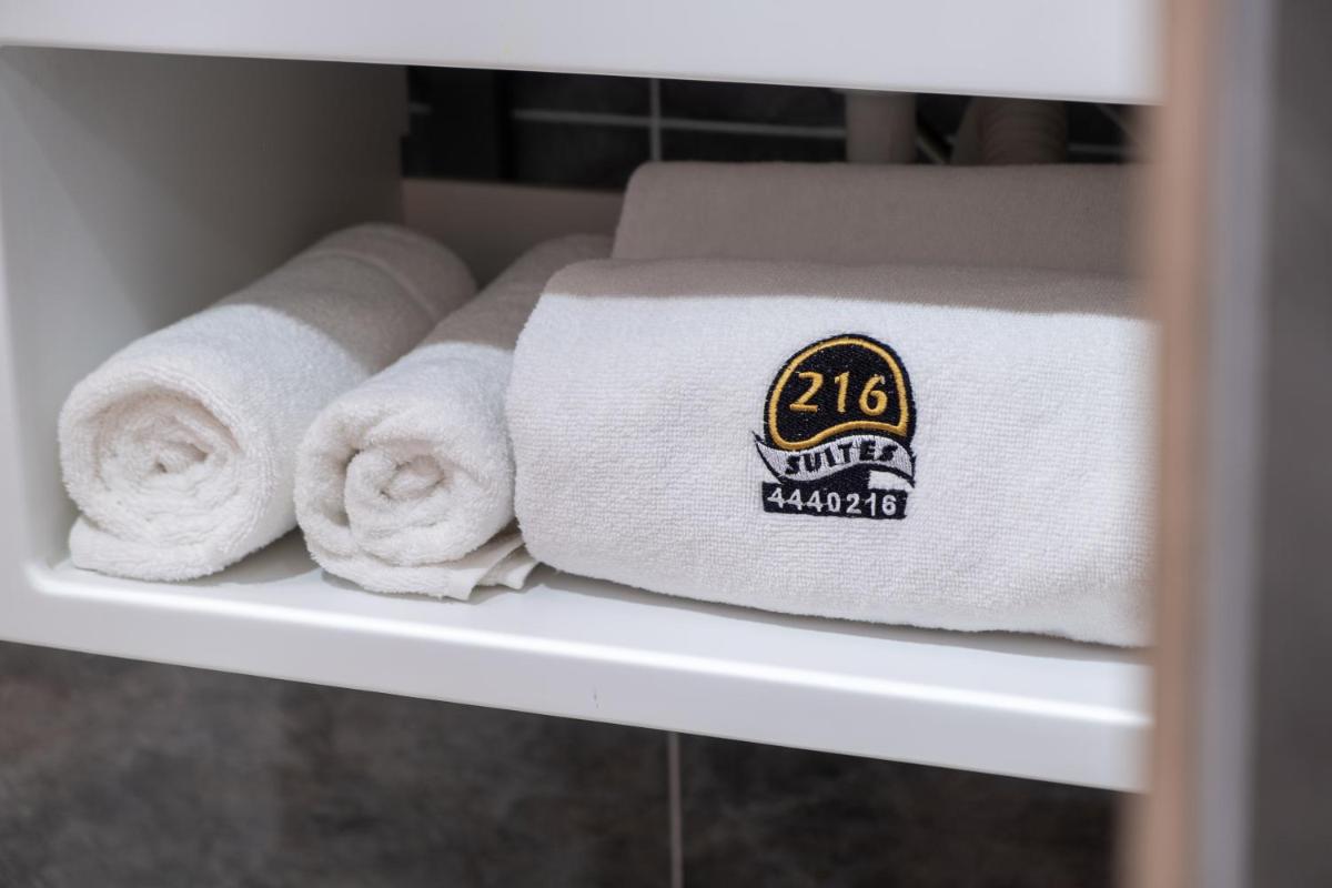 216 Prestige Hotel - Housity