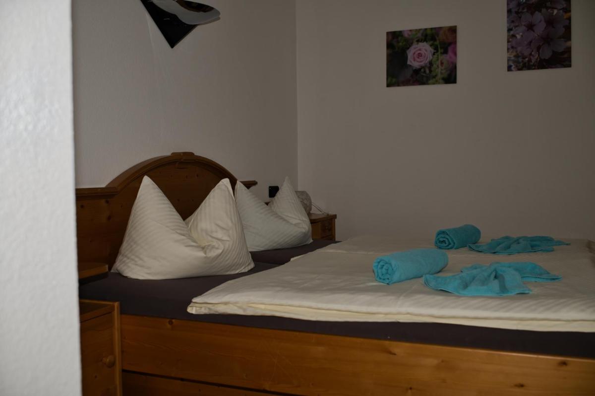 Hotel Waldhaus - Housity