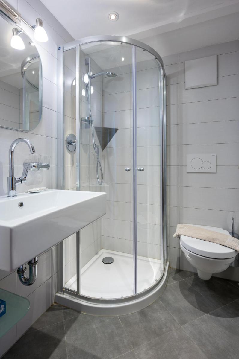 Hotel Weinberg - Housity
