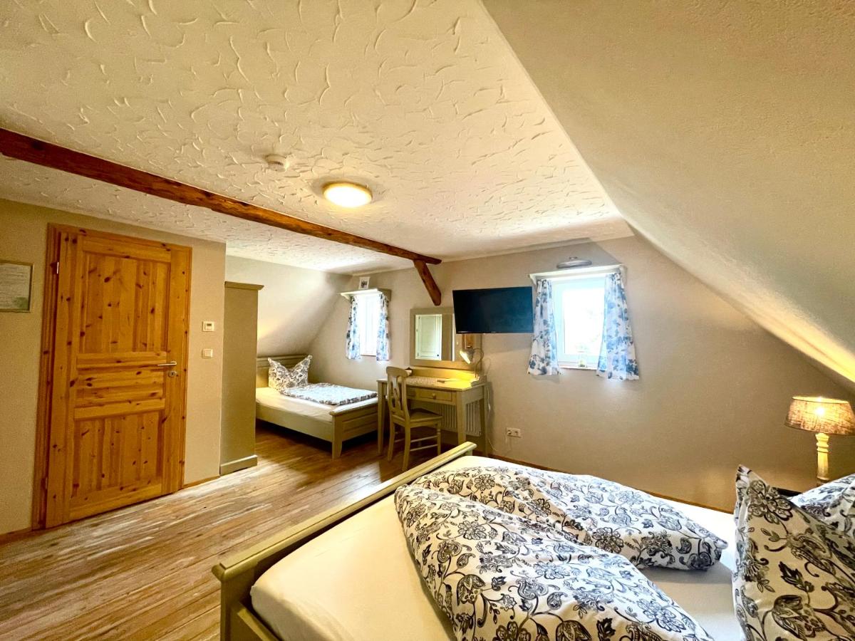 Land & Leben Pension - Housity