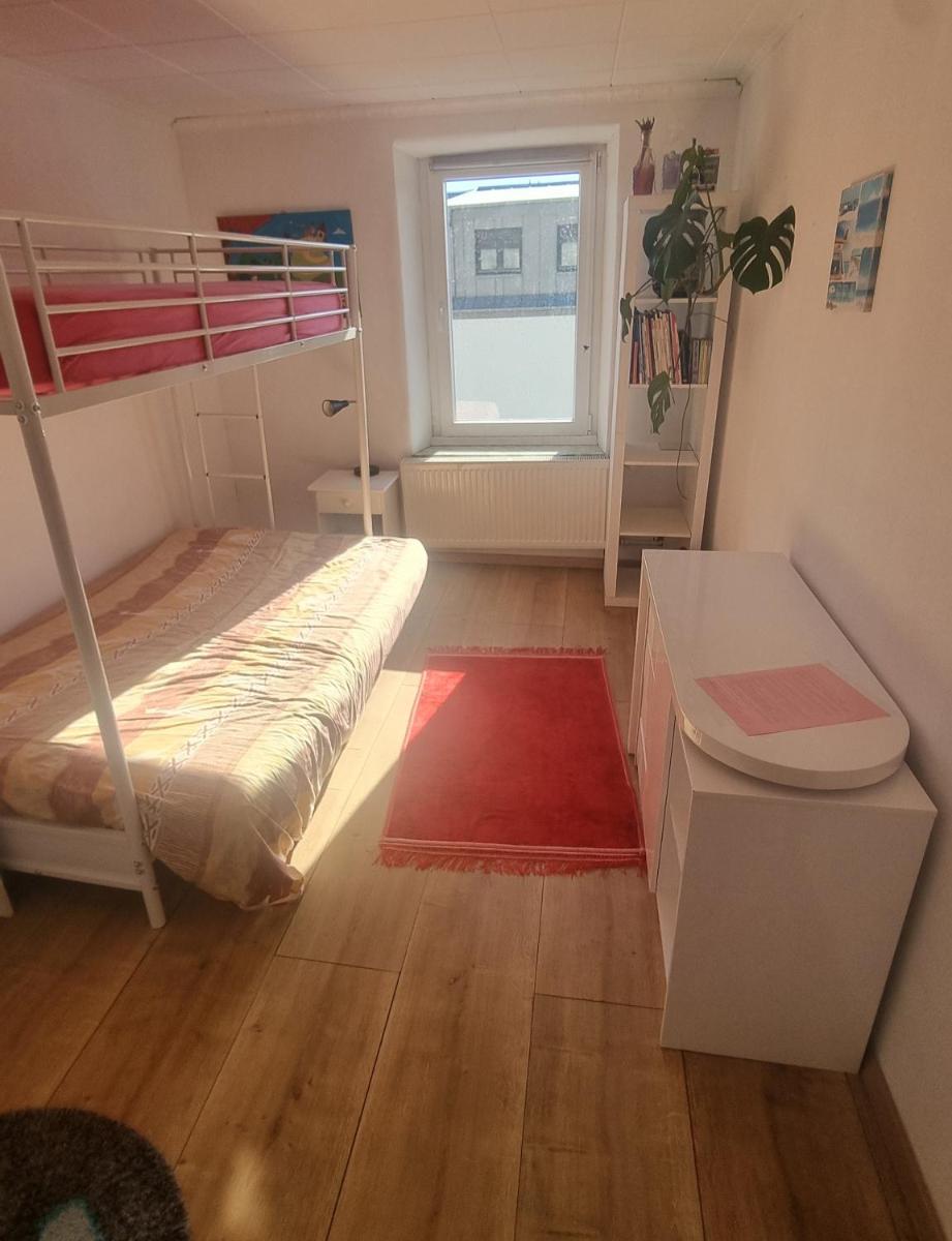 Relax, Cozy and Welcoming Room Near train station - Housity