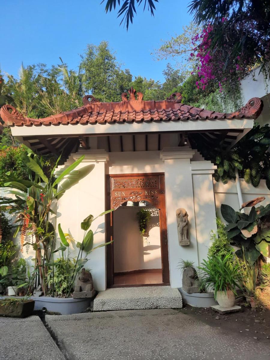 SUNKISS VILLA by Yogya Tropicana - Hizvo