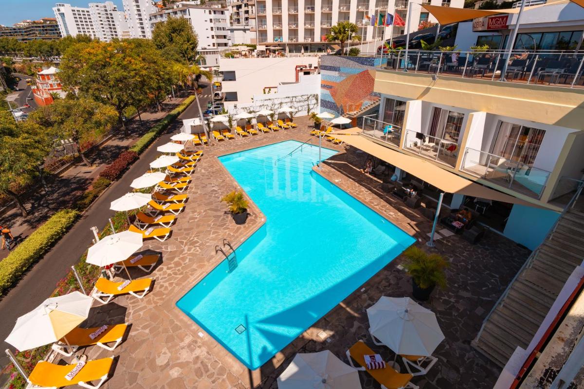 A piscina em ou perto de Muthu Raga Madeira Hotel