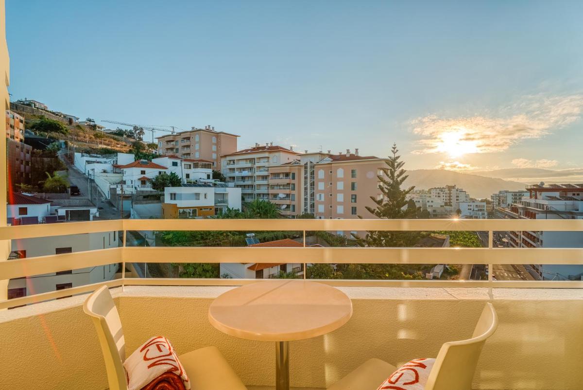 Uma varanda ou terraço em Muthu Raga Madeira Hotel