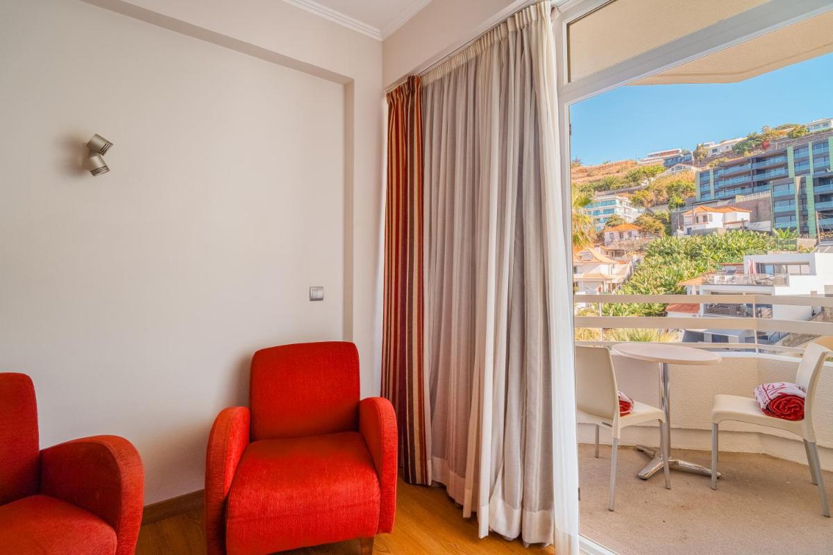 Uma área de estar em Muthu Raga Madeira Hotel