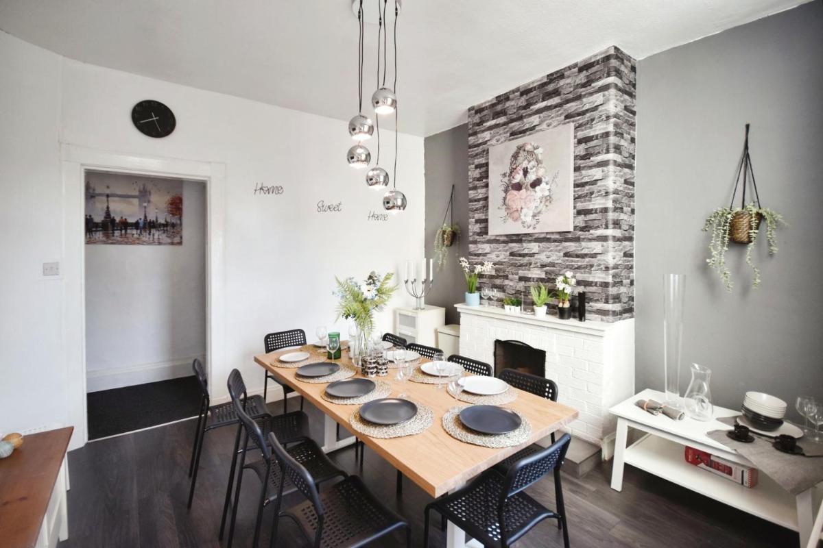 Clydebank House near Glasgow 4 bedrooms - Housity