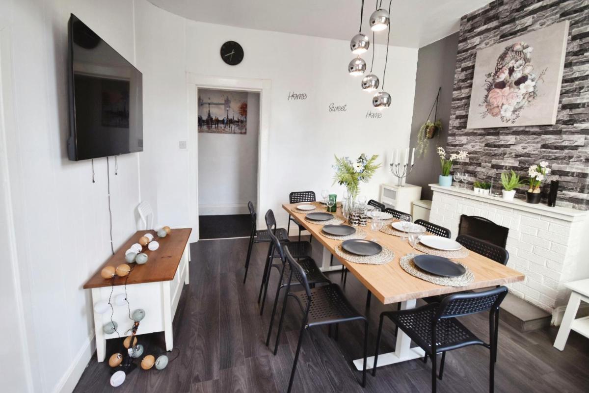 Clydebank House near Glasgow 4 bedrooms - Housity