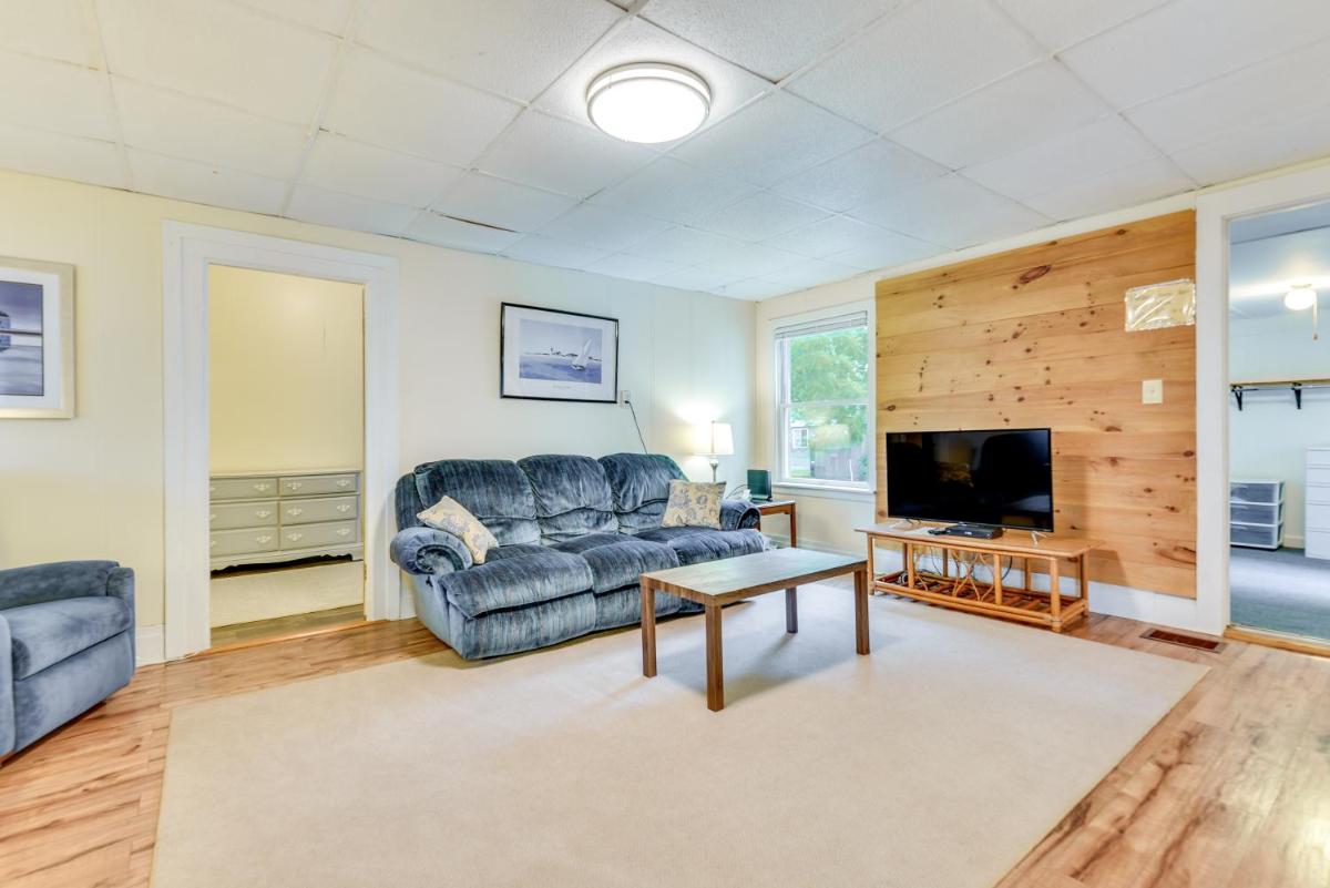 Point Breeze Vacation Rental, Walk to Lake Ontario - Housity