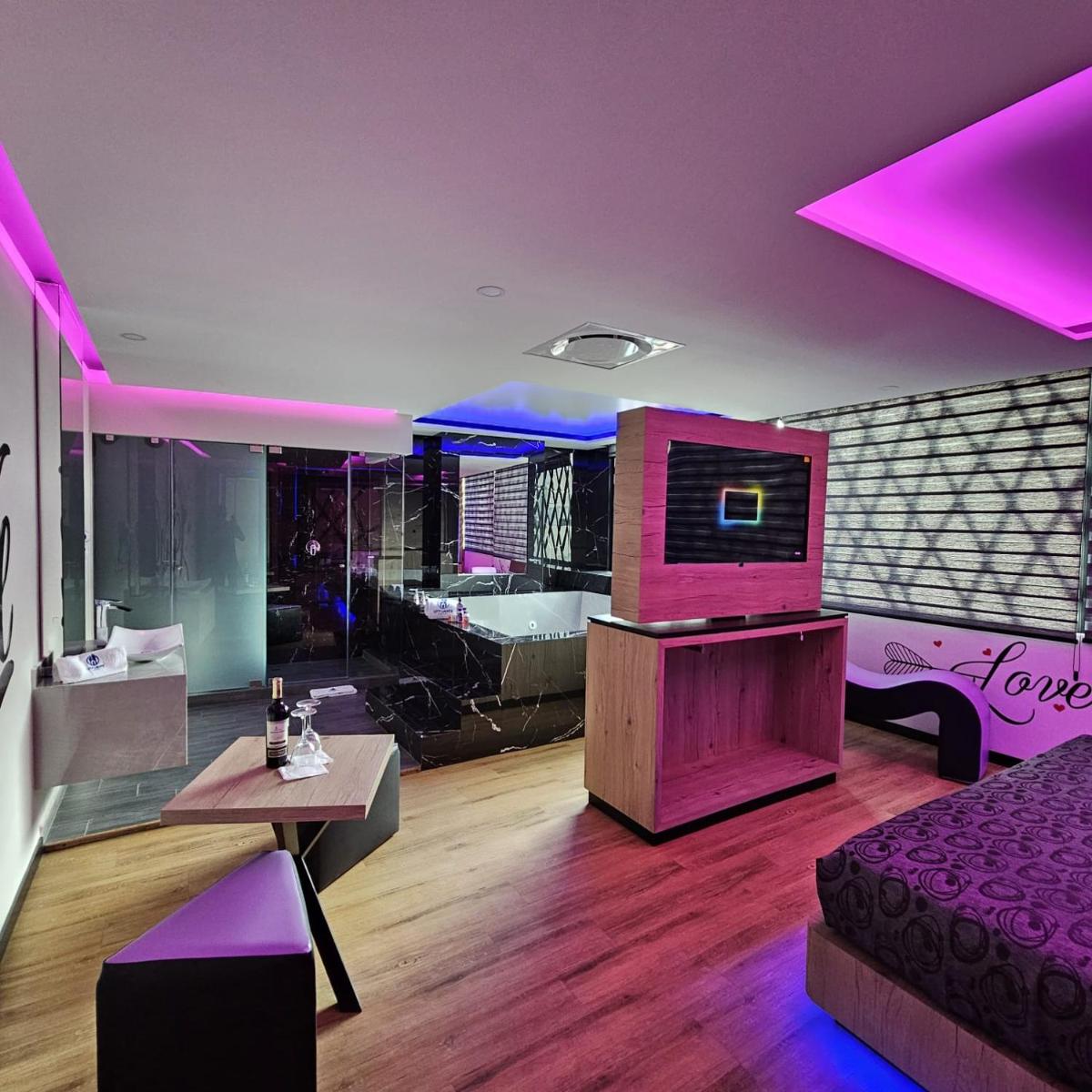 Hotel City Lights - Housity