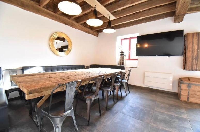 LE RELAIS DES CALECHES - La Jungle Room - Housity