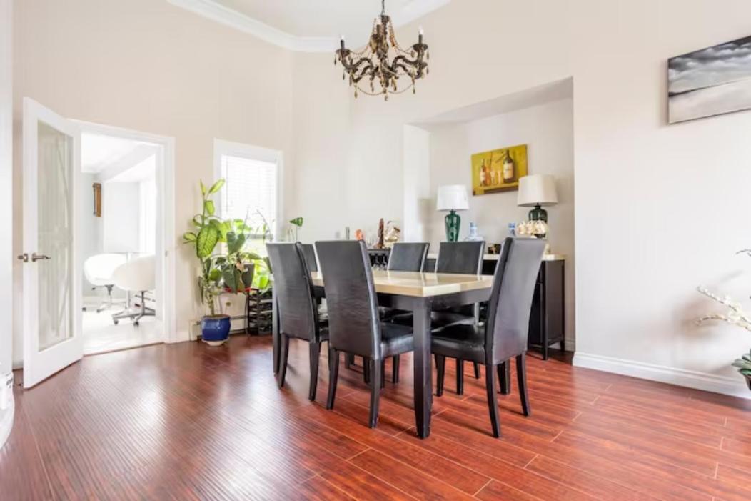 Jane's private rooms with shared washroom - Housity