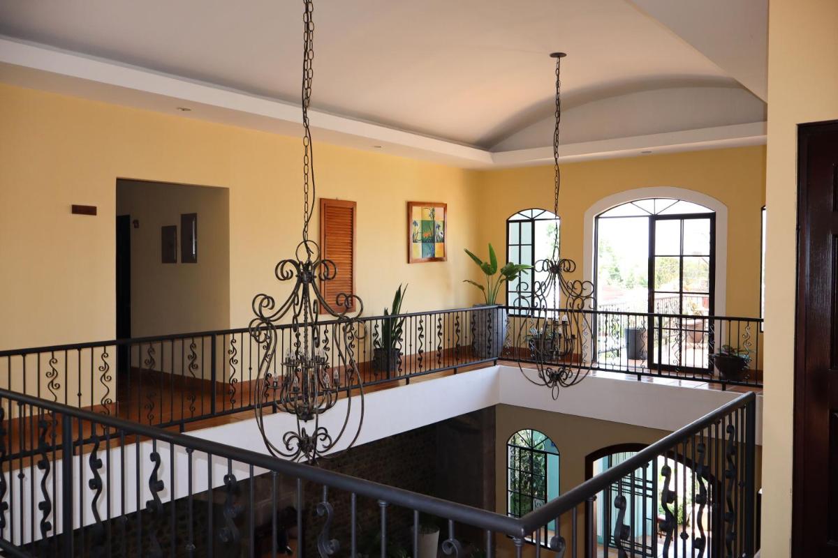 Hotel León Inn - Housity