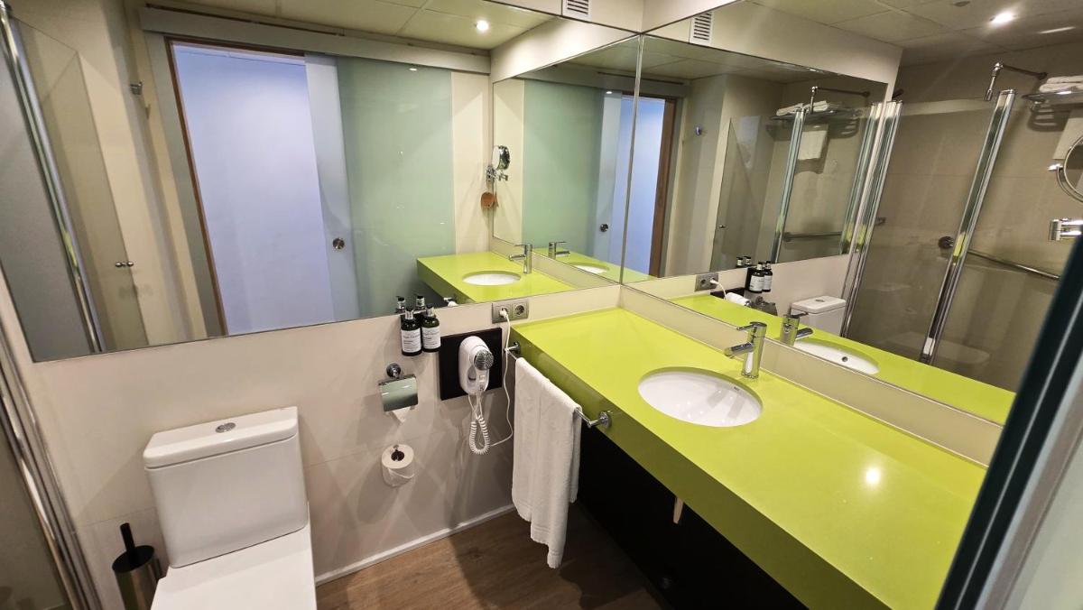 Un baño de Aparthotel Ponent Mar