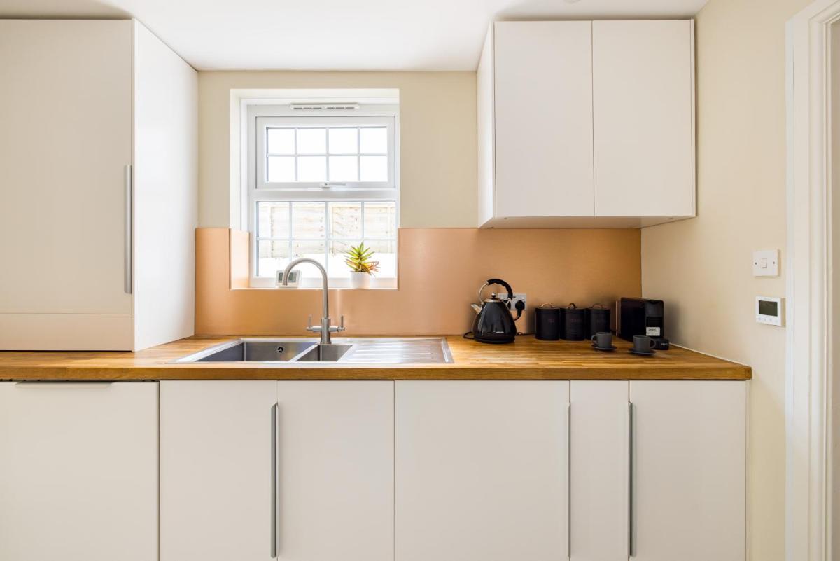 Charles Hope Salisbury Residence - Housity