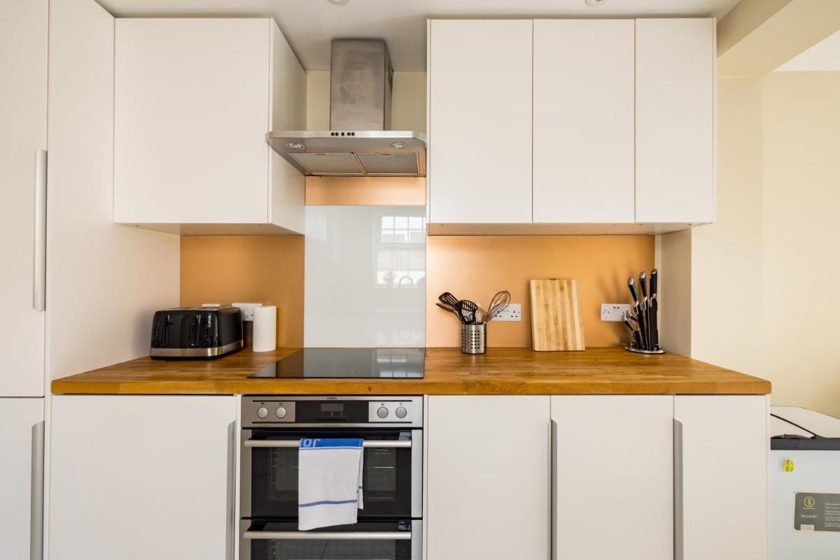 Charles Hope Salisbury Residence - Housity