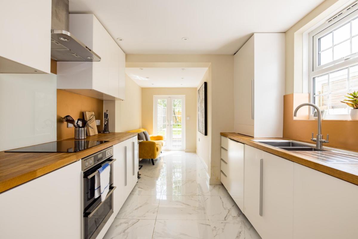 Charles Hope Salisbury Residence - Housity