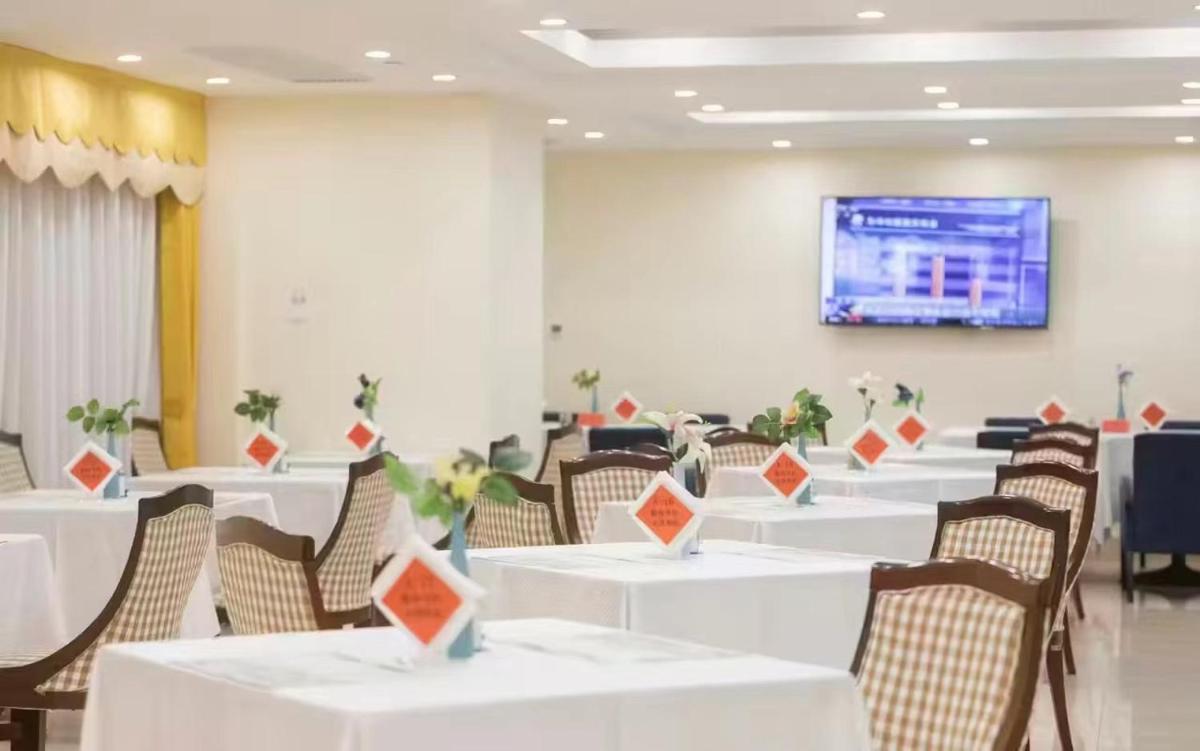 Jade Garden Hotel - Housity