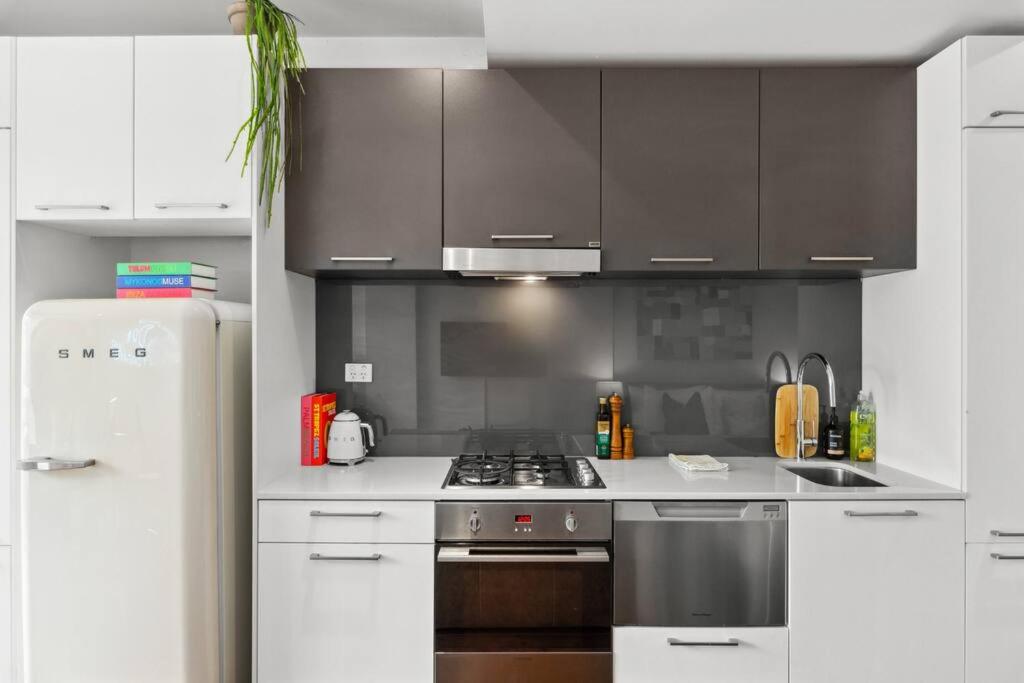 Mini Penthouse by Sydney Dreams - Housity