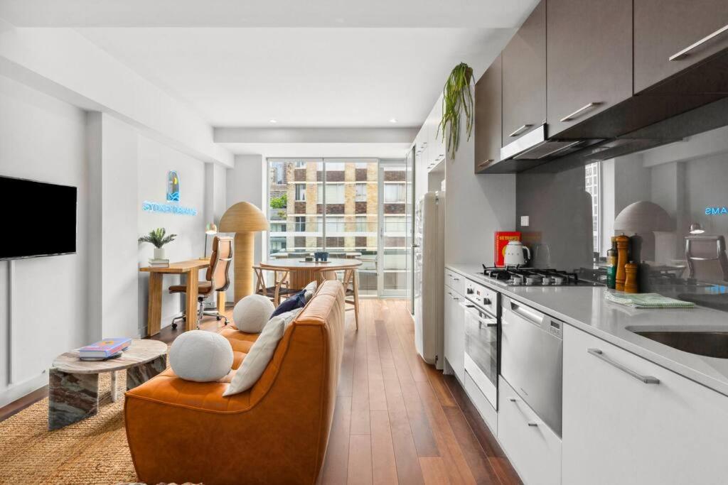 Mini Penthouse by Sydney Dreams - Housity