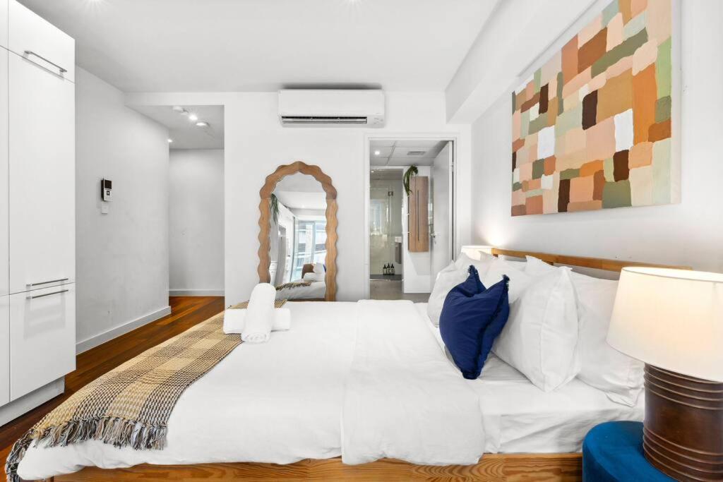 Mini Penthouse by Sydney Dreams - Housity