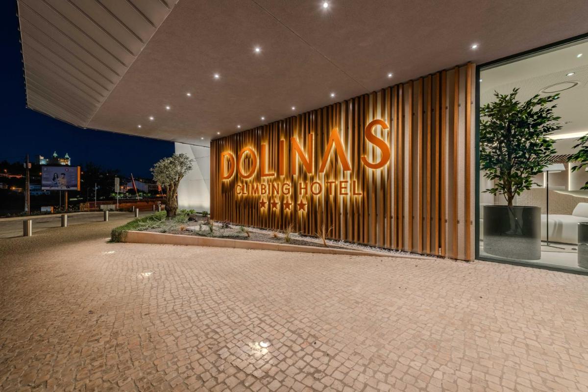 Imagem da galeria de Dolinas Climbing Hotel em Porto de Mós