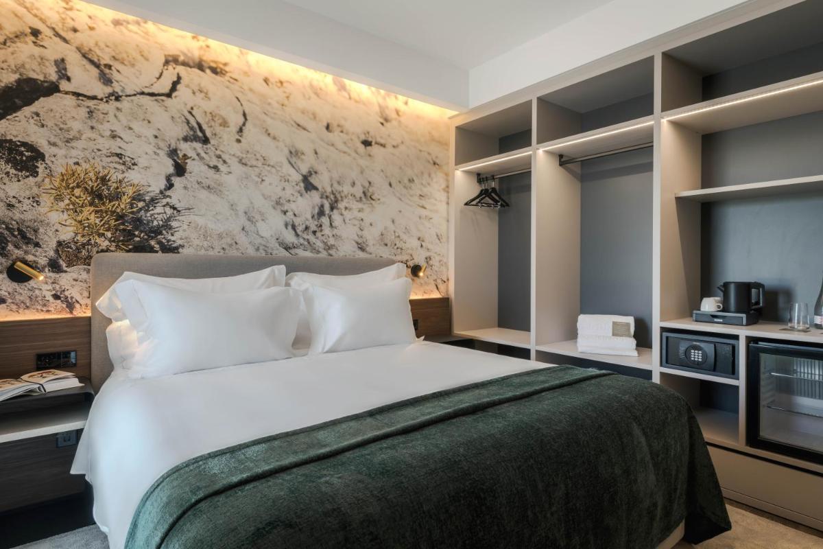 Uma cama ou camas num quarto em Dolinas Climbing Hotel