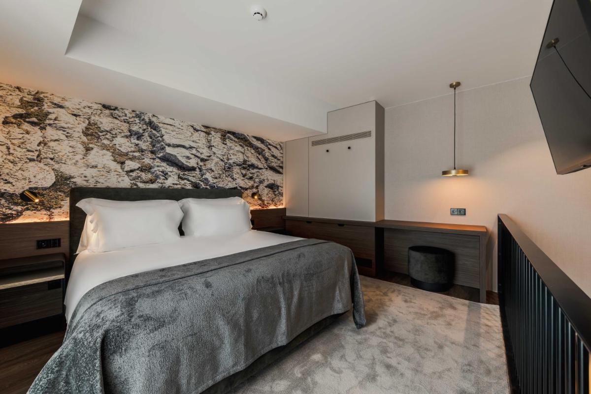 Uma cama ou camas num quarto em Dolinas Climbing Hotel